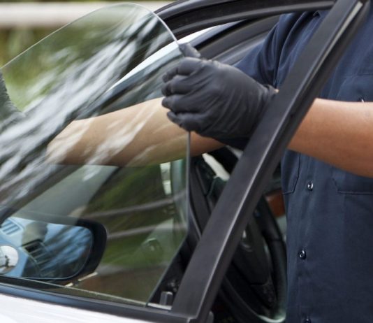 Когда требуется замена бокового стекла автомобиля