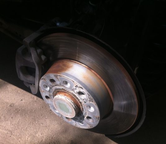 Как очистить тормоза авто?