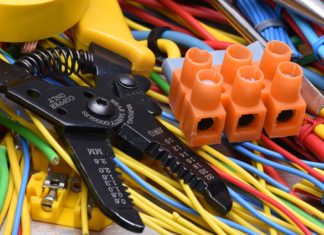 Необходимый набор инструментов электрика для работы
