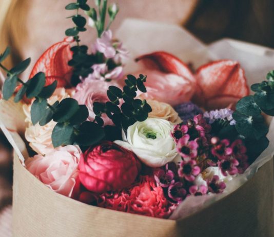 Доставка цветов в СПБ: особенности и преимущества услуги