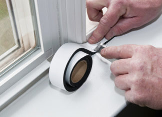 Как часто нужно смазывать уплотнители на окнах?