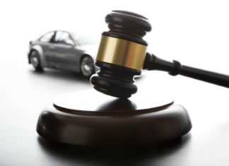 Чем может быть полезен автоюрист