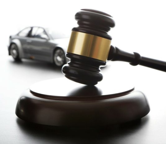 Чем может быть полезен автоюрист