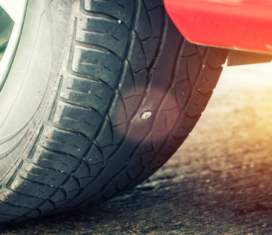 Причины прокола автомобильного колеса