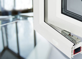 Пластиковые окна Рехау: преимущества и особенности теплого остекления балконов