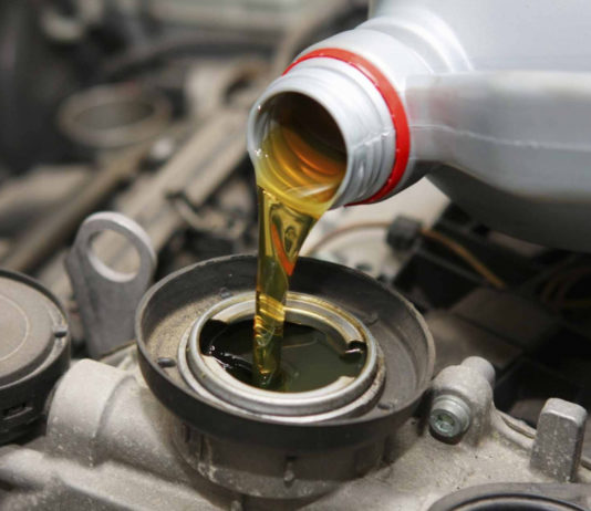 Моторное масло: виды, назначение, как выбрать