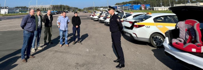 Сотрудники подмосковной Госавтоинспекции проводят рабочие встречи с представителями служб легкового такси