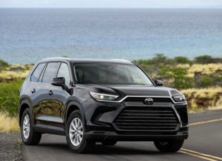 Новый Toyota Grand Highlander привезли в Россию