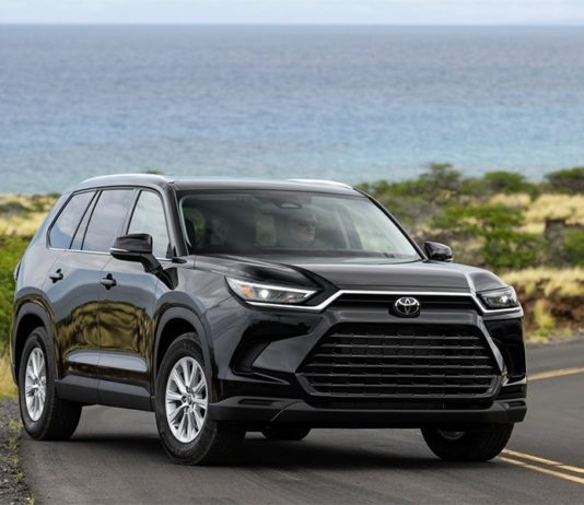 Новый Toyota Grand Highlander привезли в Россию