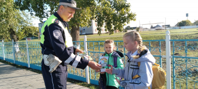 В сельских районах Тюменской области наряды ДПС проводят «минутки безопасности» около образовательных учреждений