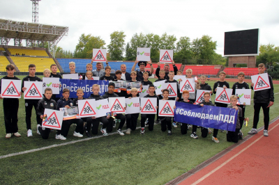 Руководитель тюменской Госавтоинспекции встретился с юными футболистами и их наставниками