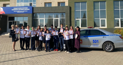 Начальник Госавтоинспекции Магнитогорска наградил победителей областного фотоконкурса «Безопасный велосипед74»