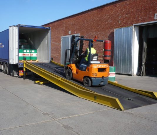 Мобильная рампа: особенности и преимущества