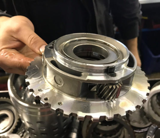 Замена масла в коробке автомат: зачем нужна, как проводиться