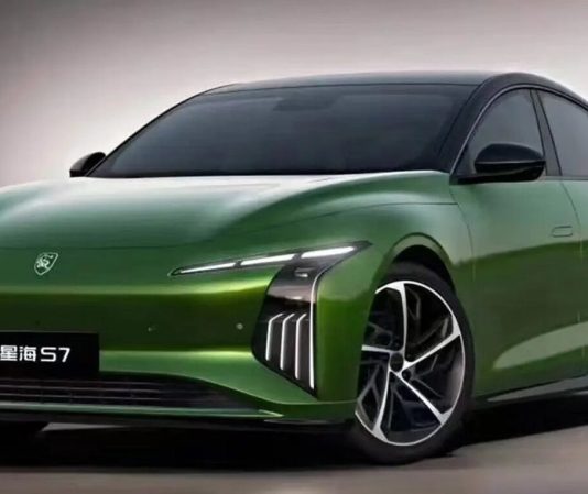 Dongfeng представил новый электрический седан, который может появиться в России