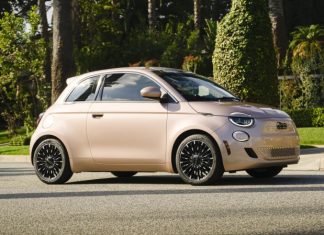 Электрический Fiat 500e получил две новые версии
