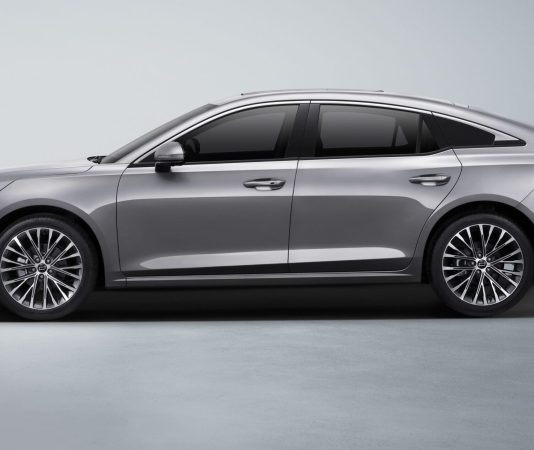 FAW анонсировал новое поколение лифтбека B70 для России