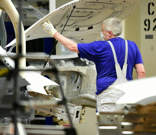 Как война на Ближнем Востоке уничтожает американский и европейский автопром