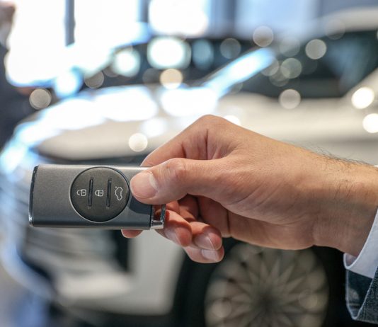 Китай оккупирует российские автозаводы, а дилеры отказываются ремонтировать «серые» машины из КНР: итоги недели