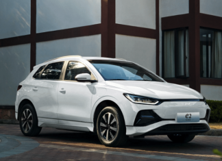 Посмотрите, каким получился новый китайский кроссовер по цене «Гранты»