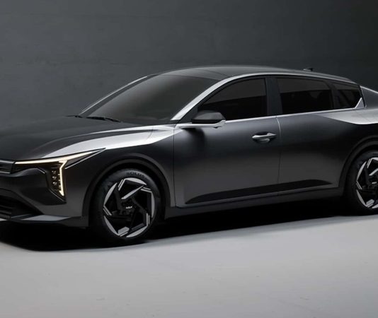 Представлен новый «клыкастый» седан Kia. Как он выглядит