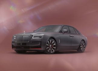 Rolls-Royce отметил 120-летие новым лимитированным седаном