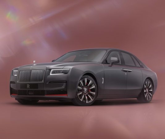 Rolls-Royce отметил 120-летие новым лимитированным седаном