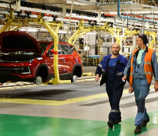 Российские автозаводы стали выпускать больше машин