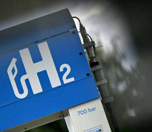 Российские ученые научились заправлять спиртом автомобильные водородные топливные элементы