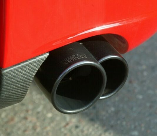 Для чего в автомобилях устанавливают несколько патрубков выхлопной системы