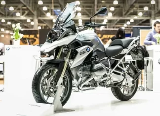 Как выбрать мотоцикл BMW у официального дилера?