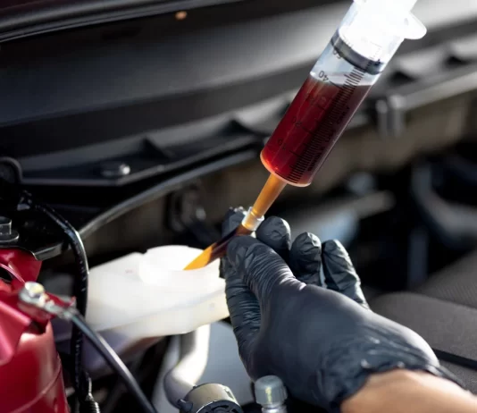 На что влияет замена тормозной жидкости в автомобиле?