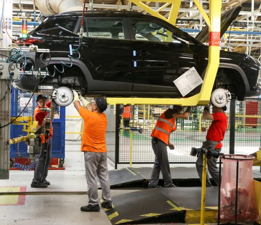 Выпуск автомобилей в России вырос почти вдвое