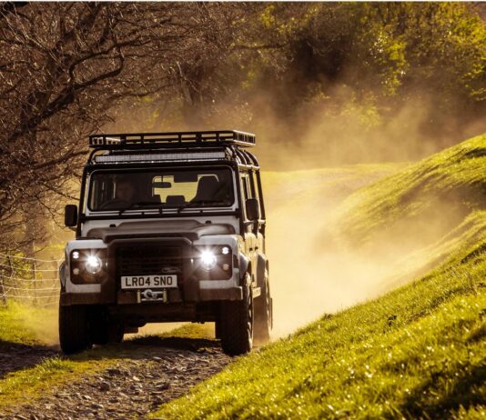 Land Rover Classic представляет ограниченную серию Expedition, вдохновленную Defender V8 Trophy