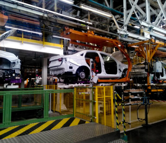 Одолжи до получки: сколько получают сотрудники российских автозаводов