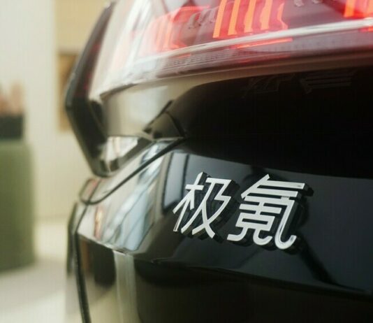 Остановить китайский автопром: Tesla принесут в жертву традиционным автомобилям