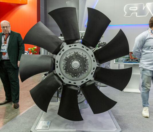 «Ярославский моторный завод» представил супердизель мощностью 1054 «лошадок»