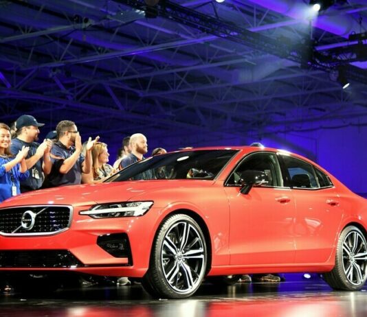 Volvo прощается с седаном S60 ради электрического кроссовера