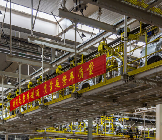 Это позор: где и как собирают популярные китайские кроссоверы для России