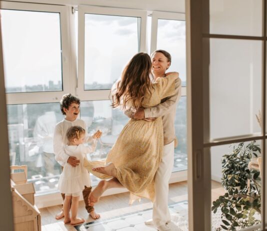 Балконные ПВХ блоки: всевозможные варианты остекления балконных дверей