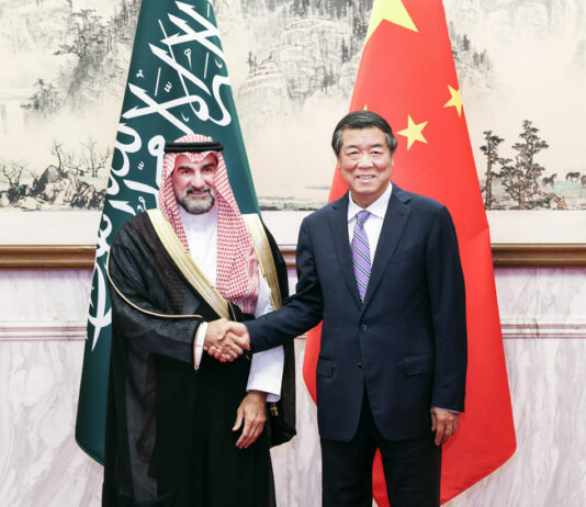 Уже не до «электричек»: большой бизнес ставит на двигатель внутреннего сгорания