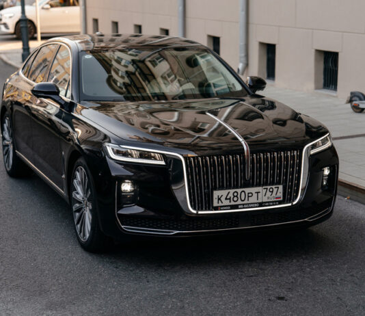 Премиальный бренд Hongqi стал официальным партнером ВЭФ-2024