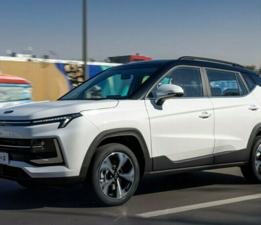 Двухцветный «Москвич 3» встал на конвейер