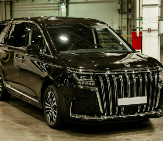 Названы сроки появления минивэна Sollers в России