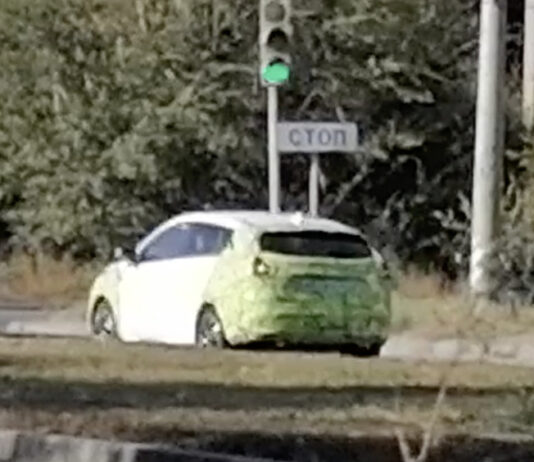 Прототип LADA B-Plus Cross снова «поймали» во время дорожных тестов