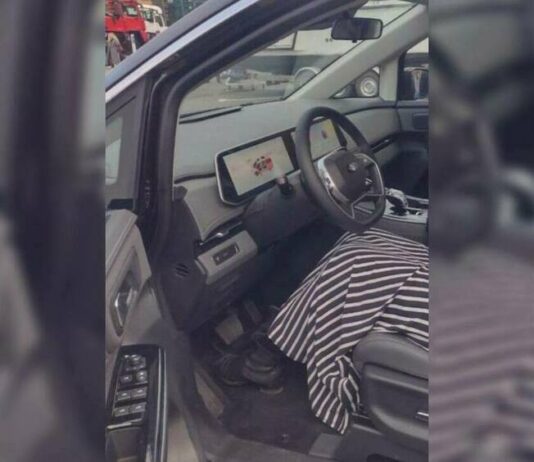 Салон российского минивэна Sollers RF8 впервые «засветился» в Сети