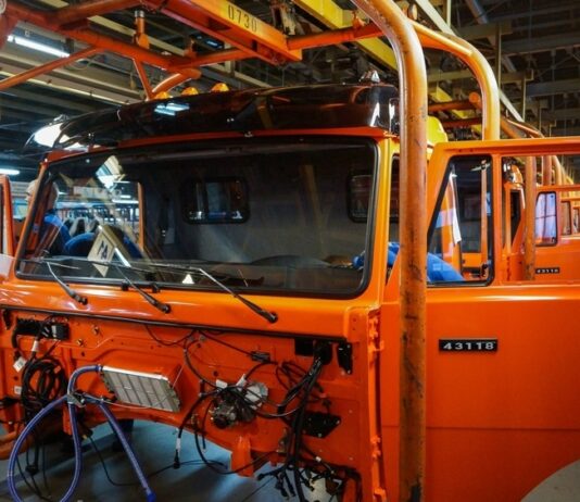 В тупике: автоэксперт оценил реальное состояние имортозамещения в комтрансе