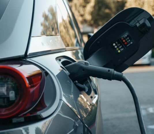 В каких случаях нужен ремонт электрического двигателя Tesla?