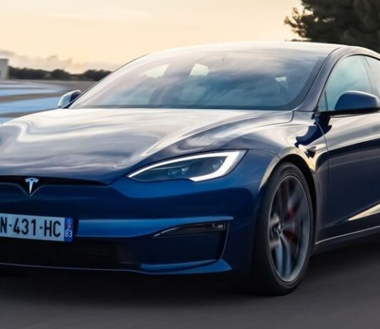 Tesla Model S 2025 года — будущее электромобилей!