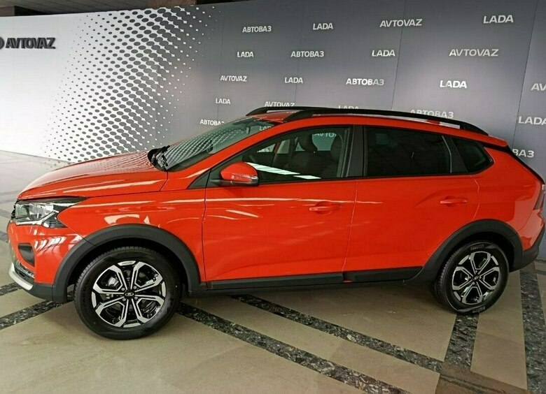 АВТОВАЗ показал новый «вседорожник» LADA Iskra Cross в Тольятти